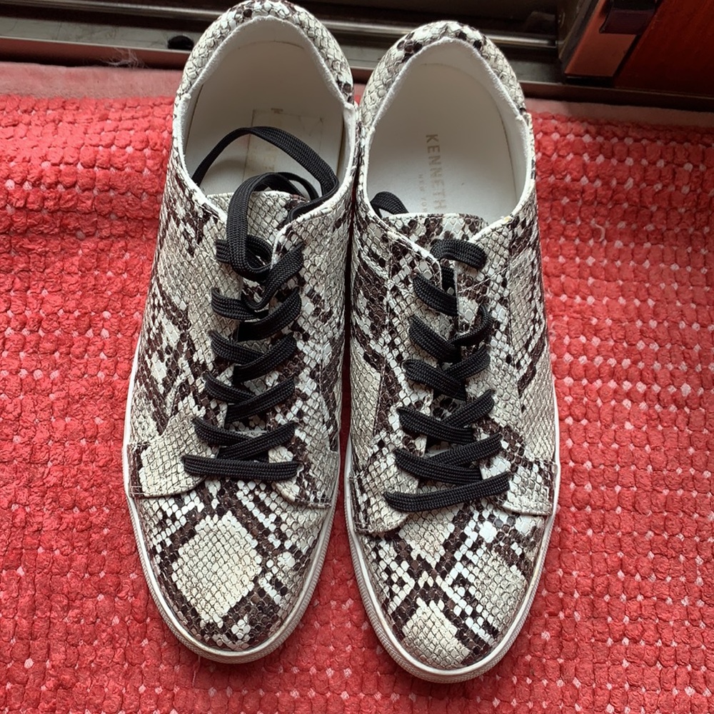 Kenneth Cole KAM SNAKE PRINT LEATHER SNEAKER - Picture 10 of 14